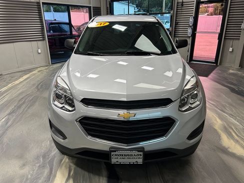 Used 2017 Chevrolet Equinox LS FWD image 33