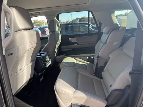 Used 2025 Ford Expedition Max Active image 7