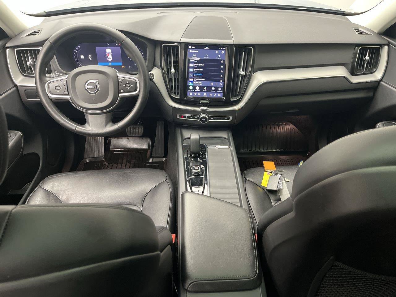 Used 2023 Volvo XC60 B5 Core AWD/4WD image 4