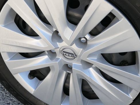 Used 2024 Nissan Sentra S FWD image 12