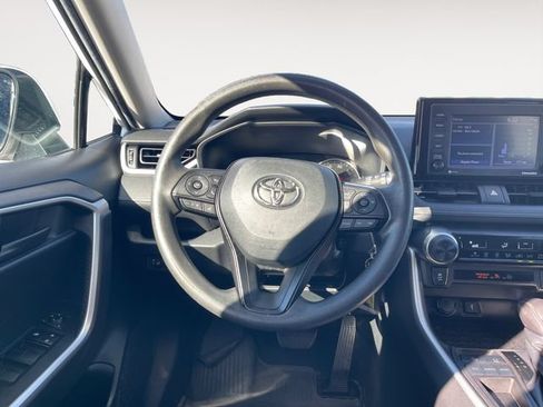 Used 2022 Toyota RAV4 LE FWD image 12