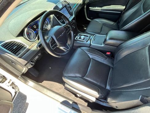 Used 2019 Chrysler 300 Limited image 11