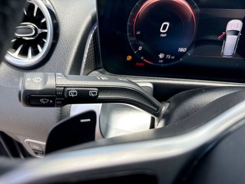 Used 2022 Mercedes-Benz GLB 250 image 25