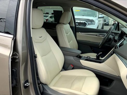 Used 2022 Cadillac XT5 Premium Luxury image 6