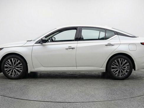 Used 2025 Nissan Altima 2.5 SV image 5