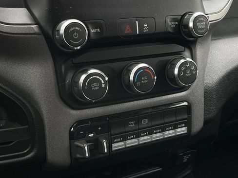 Used 2024 RAM 3500 Tradesman w/ Chrome Appearance Group AWD/4WD image 18