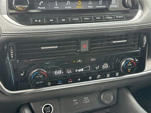 Used 2022 Nissan Rogue Platinum w/ Head-Up Display Package image 17