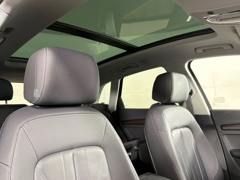 Used 2023 Audi Q5 2.0T Premium w/ Convenience Package AWD/4WD image 17
