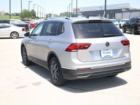 Used 2023 Volkswagen Tiguan SE w/ Panoramic Sunroof Package FWD image 7