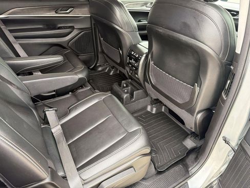 Used 2024 Jeep Grand Cherokee L Limited w/ Luxury Tech Group II image 30