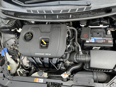 Used 2017 Kia Forte S w/ S Technology Package FWD image 9