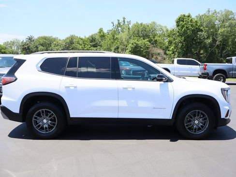 Certified 2025 GMC Acadia Elevation FWD image 10