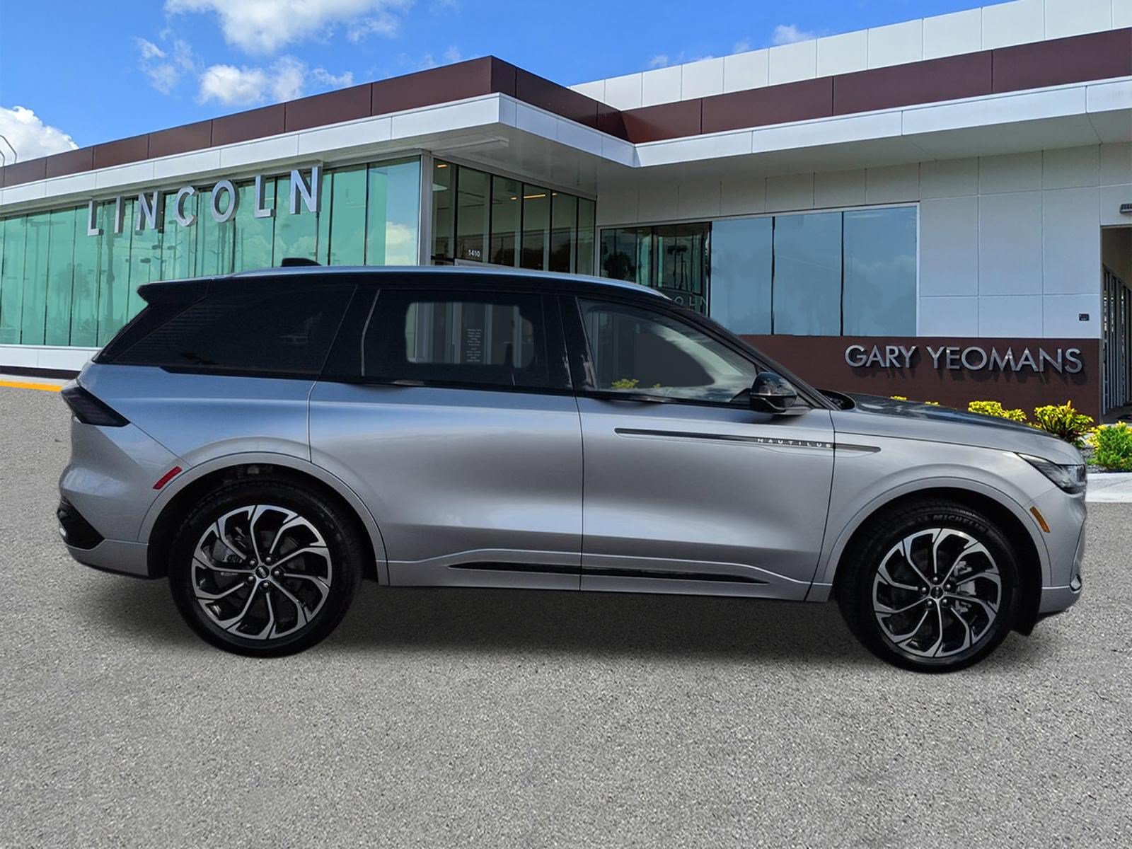 New 2026 Lincoln Nautilus Reserve AWD/4WD image 3