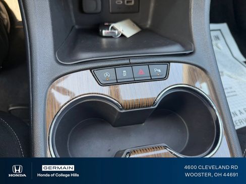 Used 2023 GMC Acadia SLE FWD image 22