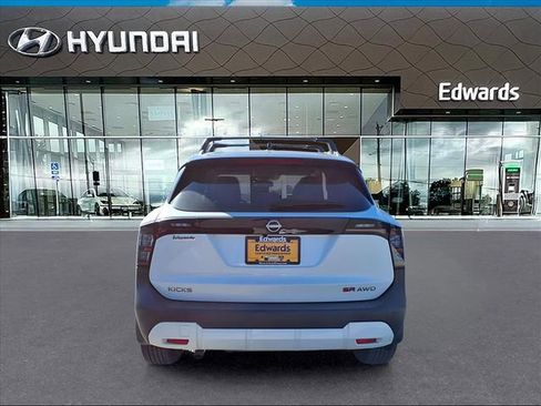 Used 2025 Nissan Kicks SR image 6