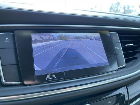 Used 2020 Buick Enclave Essence image 14