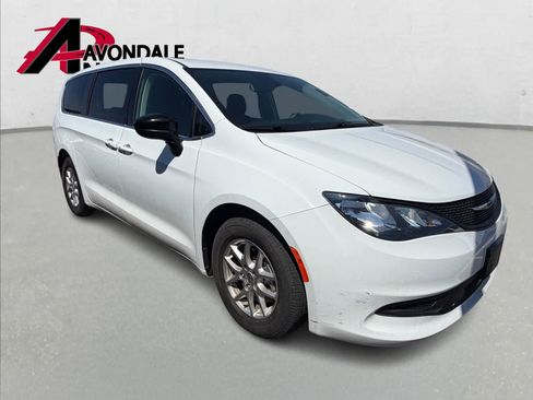 Used 2024 Chrysler Voyager LX image 5