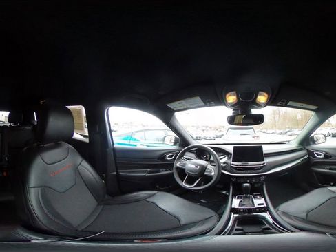 Used 2025 Jeep Compass Trailhawk image 37