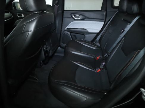 Used 2023 Jeep Compass Latitude AWD/4WD image 14