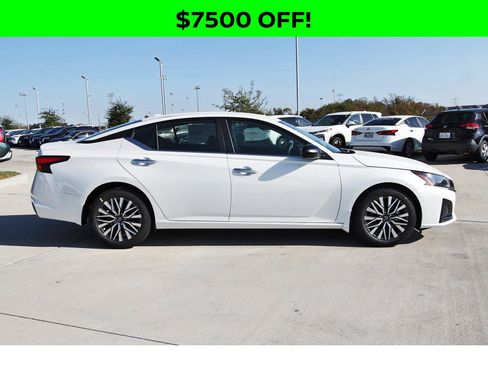 New 2025 Nissan Altima 2.5 SV image 9