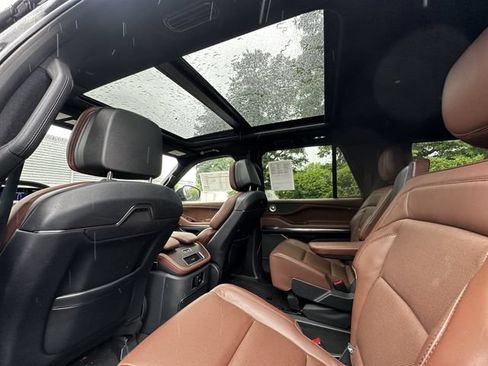Certified 2025 Lincoln Navigator L Reserve AWD/4WD image 18