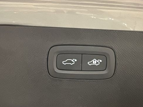 Used 2025 Volvo XC90 B6 Plus image 31