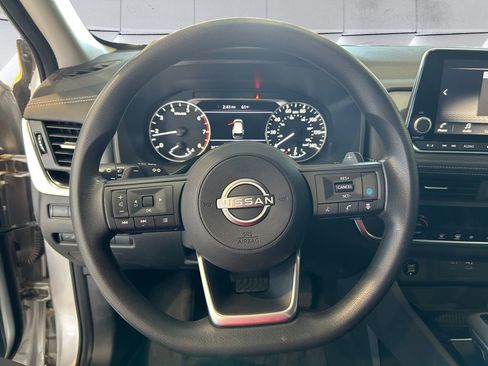 Used 2024 Nissan Rogue SV image 9