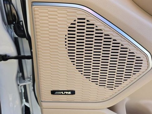 Used 2025 Jeep Grand Cherokee L Limited image 24