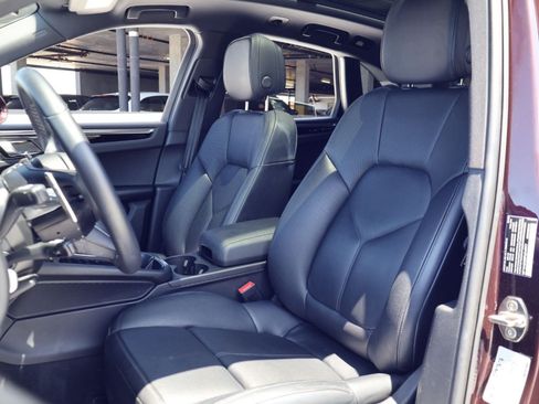 Certified 2023 Porsche Macan AWD/4WD image 5