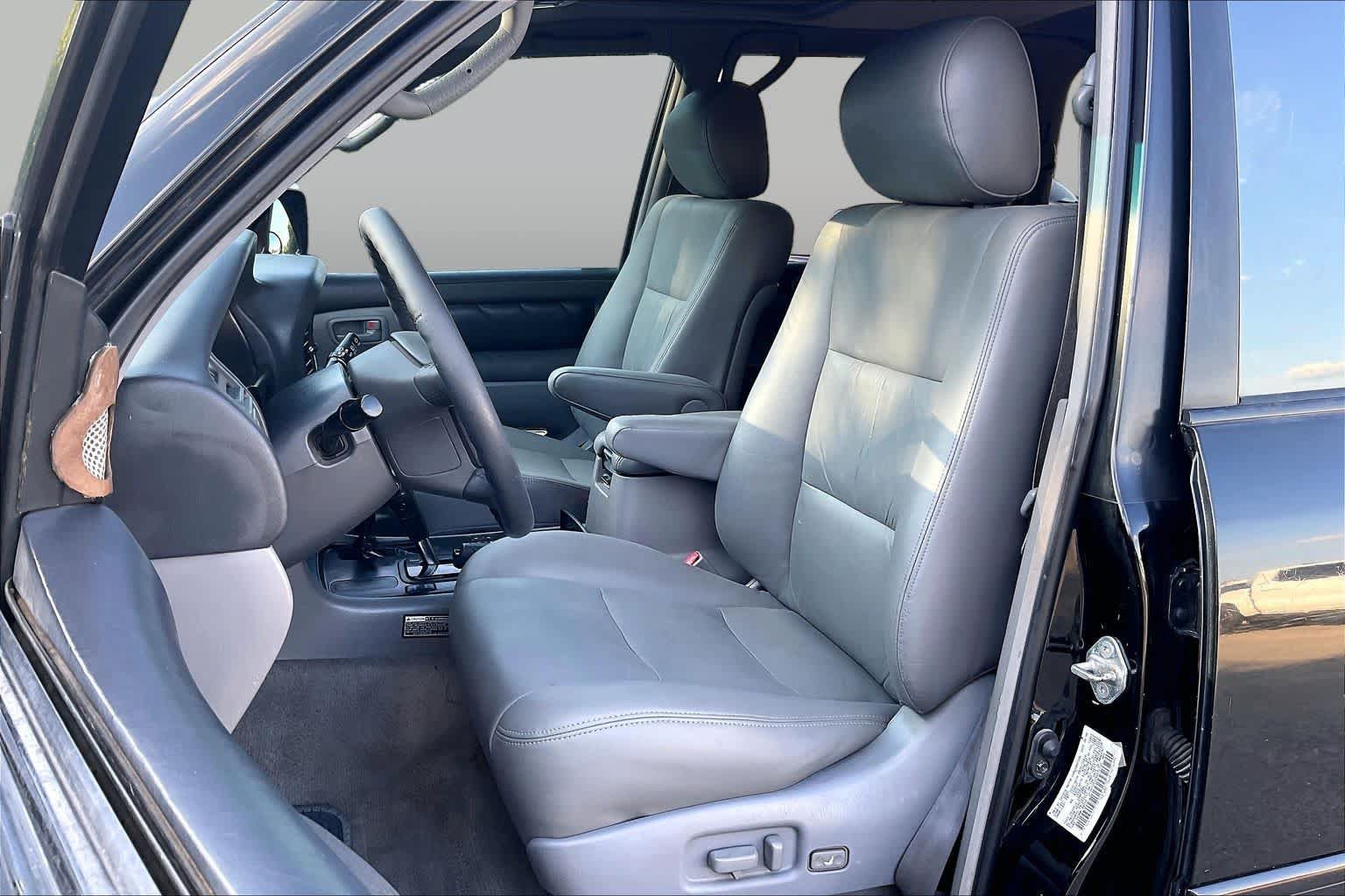 Used 1999 Toyota Land Cruiser w/ Leather Trim Pkg AWD/4WD image 7