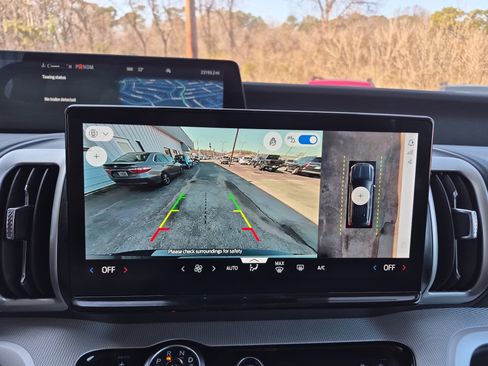 Used 2025 Ford Expedition Active image 38