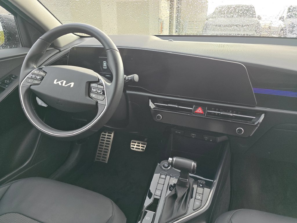 Certified 2024 Kia Niro EX Touring FWD image 12