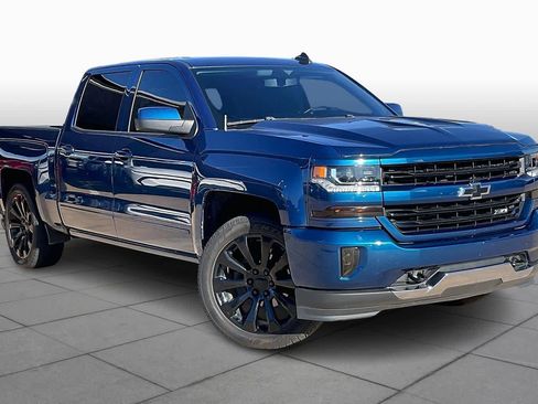 Used 2018 Chevrolet Silverado 1500 LT w/ Texas Edition image 3