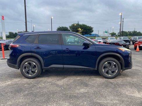 Used 2025 Nissan Rogue SV FWD image 3