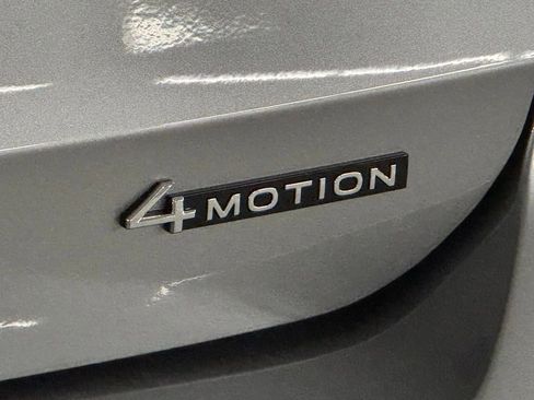 New 2025 Volkswagen Taos SE image 33