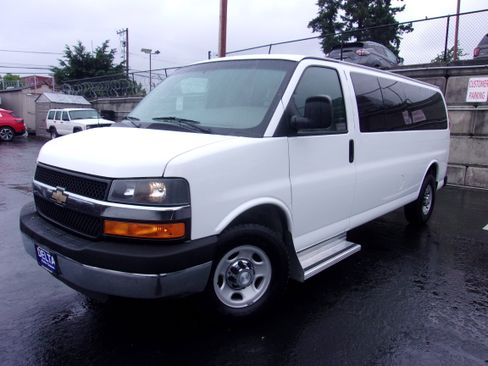 Used 2016 Chevrolet Express 3500 LT w/ LT Preferred Equipment Group image 4