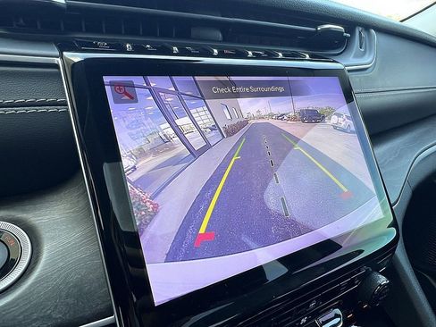 Used 2022 Jeep Grand Cherokee Limited AWD/4WD image 17