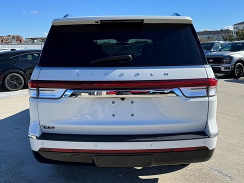 Used 2022 Lincoln Navigator Reserve image 9