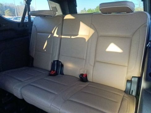 Used 2024 Chevrolet Suburban Premier RWD image 26