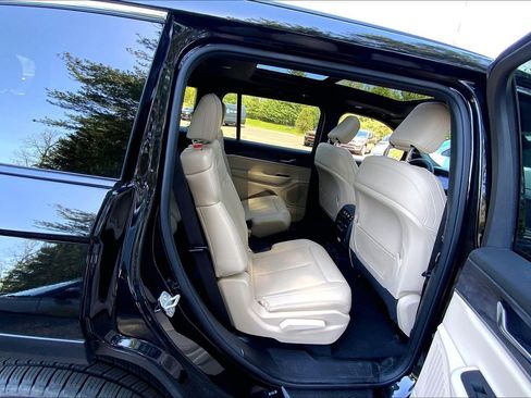 Certified 2024 Jeep Grand Cherokee L Limited w/ Trailer Tow Package AWD/4WD image 16
