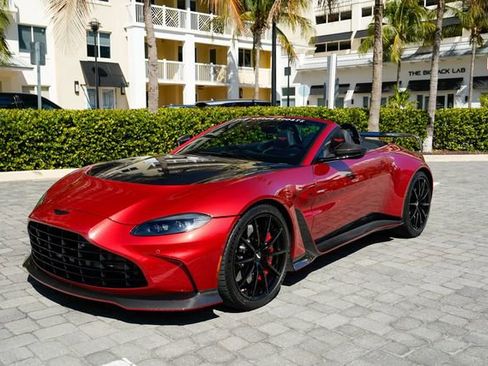 Used 2023 Aston Martin V12 Vantage Roadster image 2