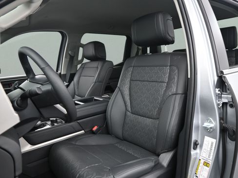 Used 2024 Toyota Tundra Limited AWD/4WD image 33