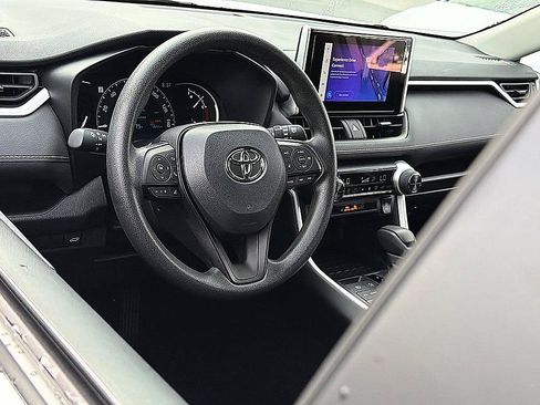 Used 2024 Toyota RAV4 XLE w/ Convenience Package FWD image 7