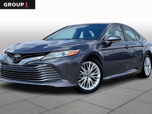 Used 2018 Toyota Camry XLE image 1