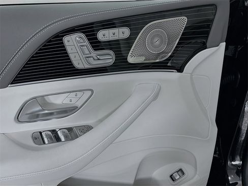 Used 2026 Mercedes-Benz Maybach GLS 600 4MATIC image 18