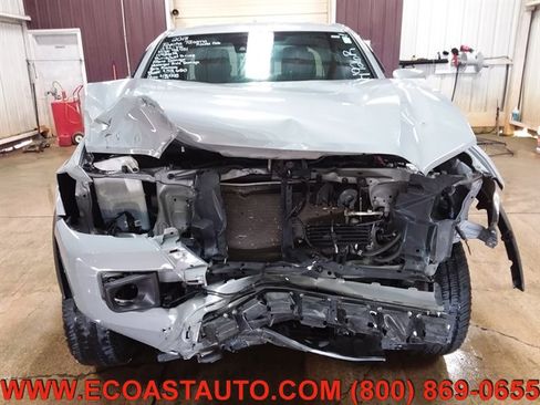 Used 2018 Toyota Tacoma TRD Off-Road image 7