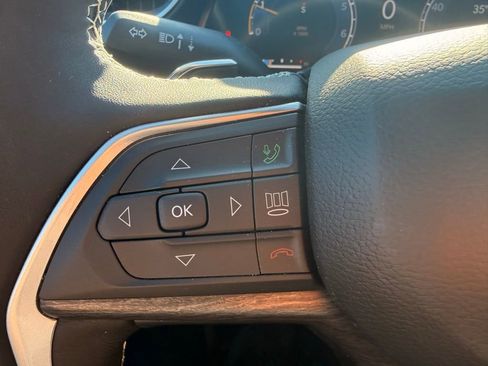 Used 2025 Jeep Grand Cherokee Limited w/ Black Appearance Package image 28