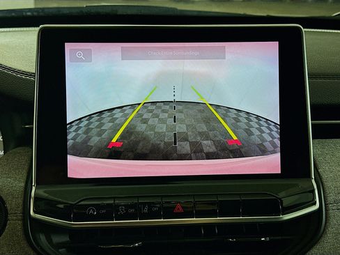 Used 2024 Jeep Compass Latitude image 22