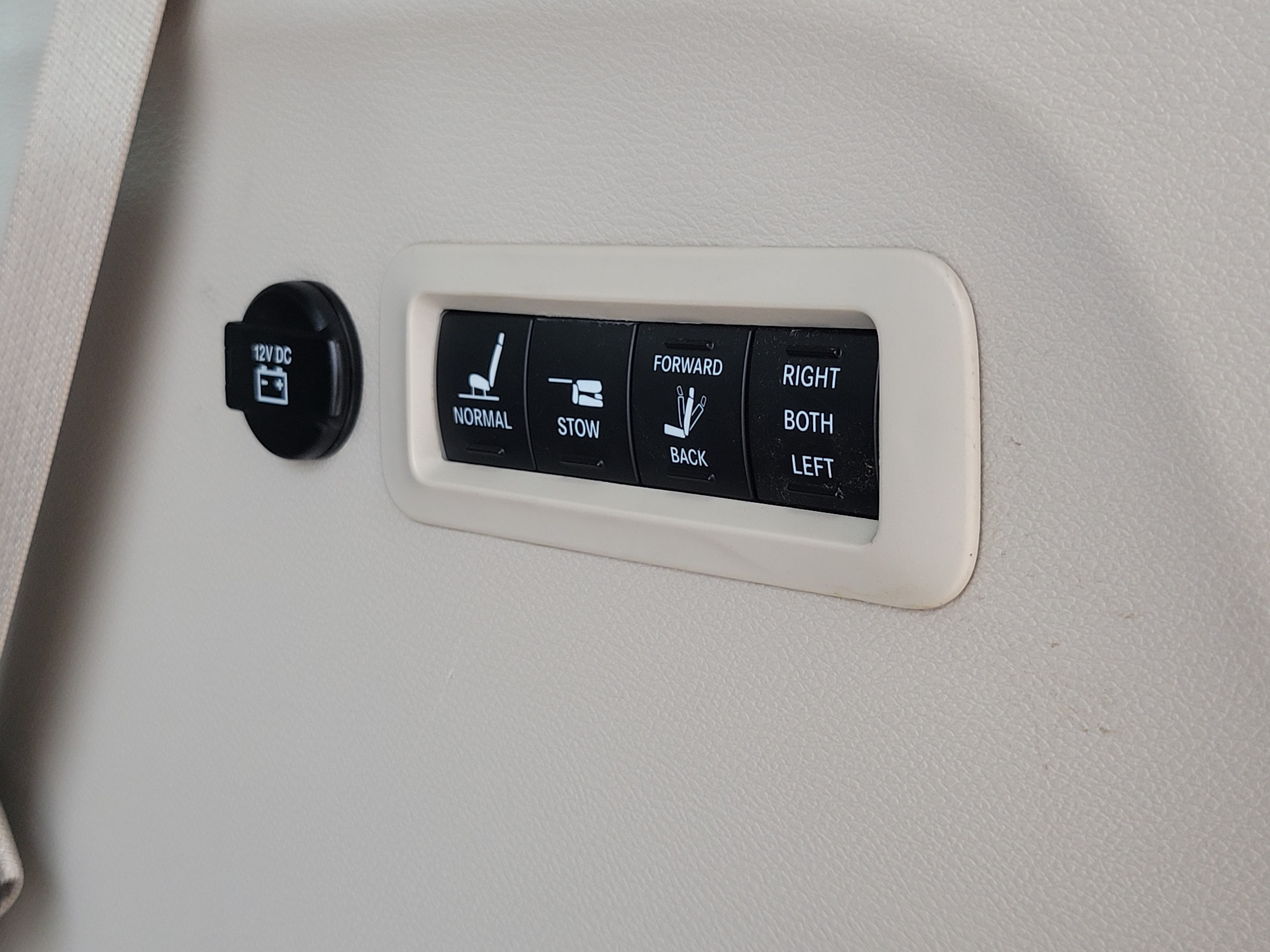 Used 2018 Chrysler Pacifica Limited FWD image 23