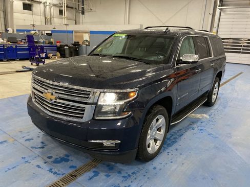 Used 2018 Chevrolet Suburban Premier image 3